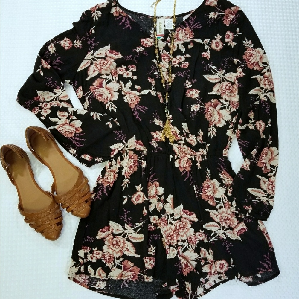 NWOT Mimi Chica Floral Rumper Size Large